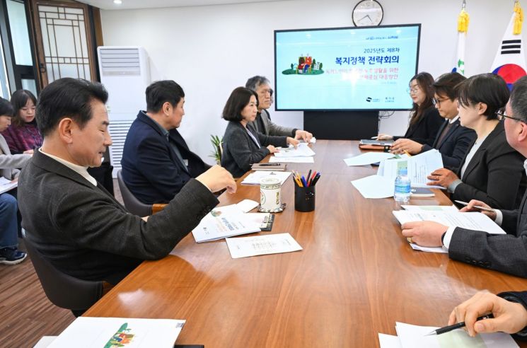 김동근 시장이 지난 19일 복지정책 전략회의를 진행하고 있다. 의정부시 제공