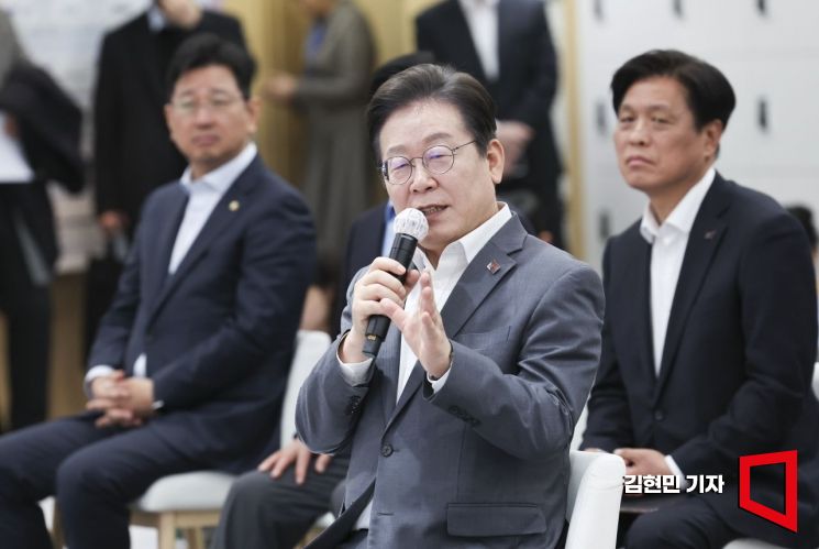 이재명 더불어민주당 대표가 20일 오전 서울 강남구 멀티캠퍼스 역삼 SSAFY 서울캠퍼스에서 열린 청년 취업 지원을 위한 현장 간담회에서 발언하고 있다. 2025.3.20 김현민 기자