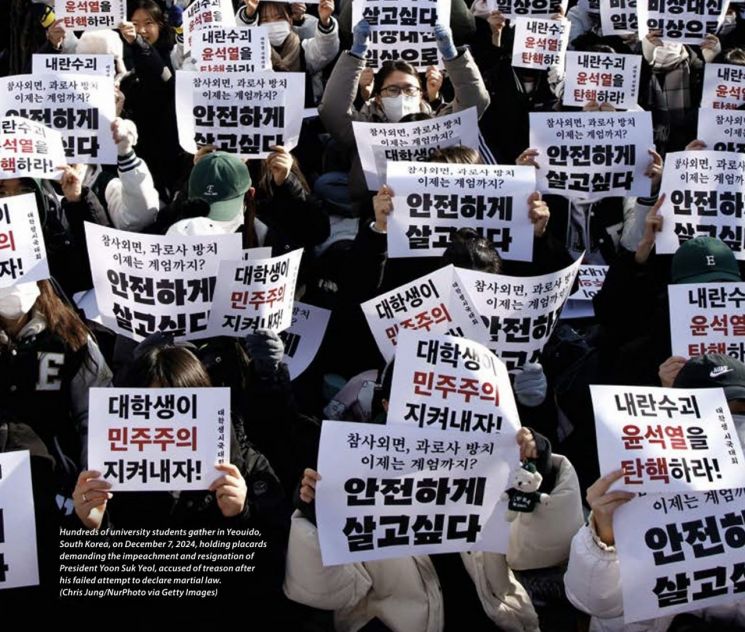 스웨덴 예테보리대 산하 민주주의다양성연구소(V-dem Institute)가 발간한 '2025 민주주의 보고서' 8쪽에 나온 사진. (출처=V-Dem)