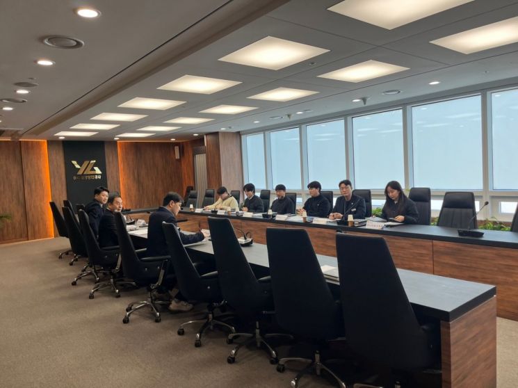 YGPA는 지난 19일 황학범 경영부사장과 YGPA 주니어보드간 소통 공감을 위한 ‘주니어보드 간담회’를 개최했다. 여수광양항만공사 제공