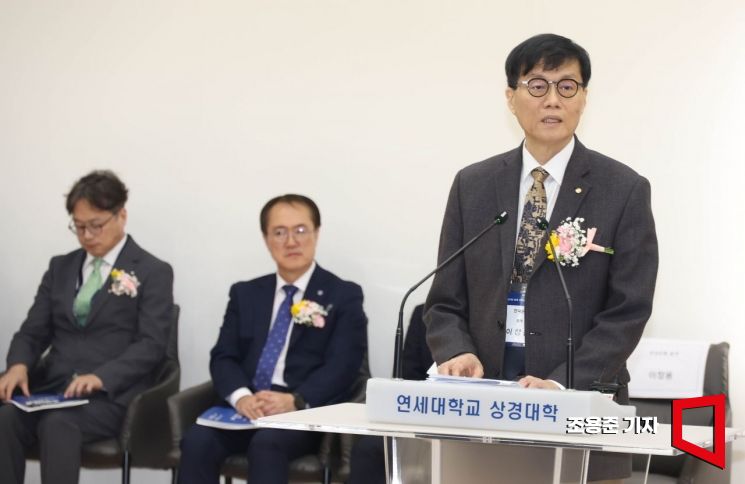 [포토] 인구와 인재 연구원 개원 축사하는 이창용 총재