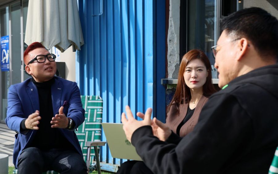 국내 대표 NPU 기반 AI 반도체 스타트업인 리벨리온 박 대표와 김 교수는 AI 반도체 업계 전반에 대한 대담을 나눴다.