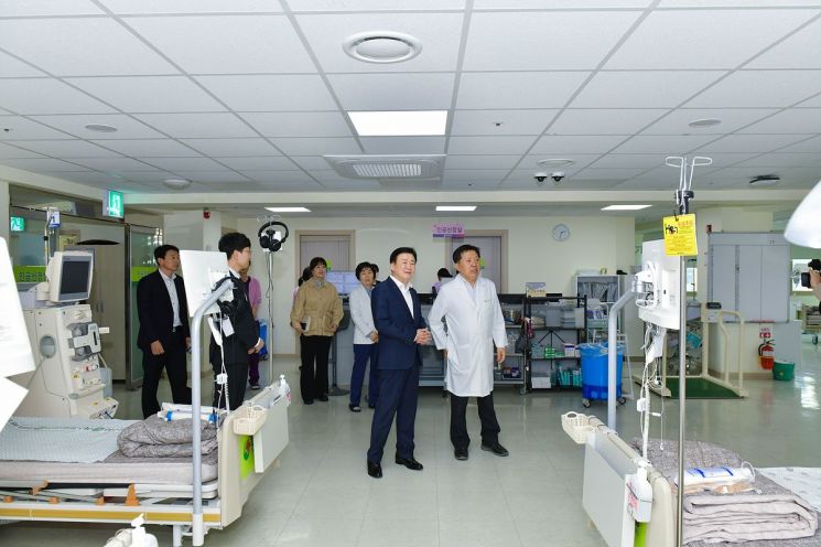 정기명 여수시장, 최일선 의료진 찾아 격려