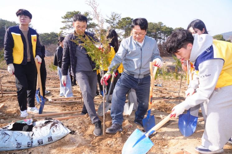 [포토] 광주시, 호수생태원서 1,088그루 ‘나무 심기’