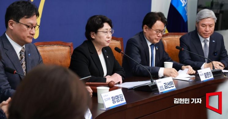 [포토] 발언하는 김선민 당대표 권한대행