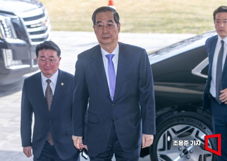 [포토] 87일만에 직무 복귀하는 한덕수 총리