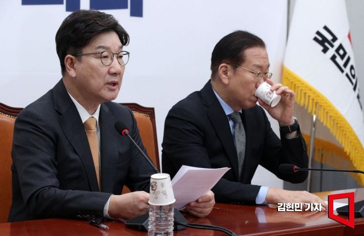 [포토] 권성동 "헌재 권한대행 탄핵 의결정족수 판단 대단히 유감"