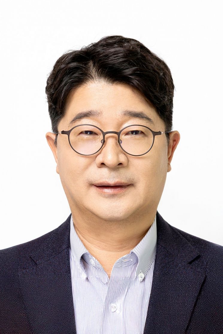포스코퓨처엠이 24일 제54기 정기주주총회를 열어 사내외이사를 선임하는 등 주요 안건을 의결했다. 정기주총 및 이어 열린 이사회에서 대표이사로 선임된 엄기천 포스코퓨처엠 사장. 포스코퓨처엠 제공