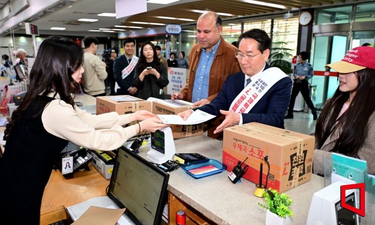 인천시, 반값 택배에 이어 소상공인에 국제특급우편 요금도 할인
