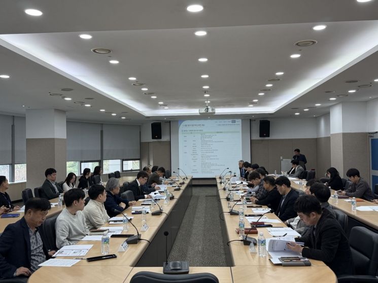 경기도가 24일 물류창고 건축 표준허가기준 마련을 위한 최종 용역보고회를 개최했다. 경기도 제공