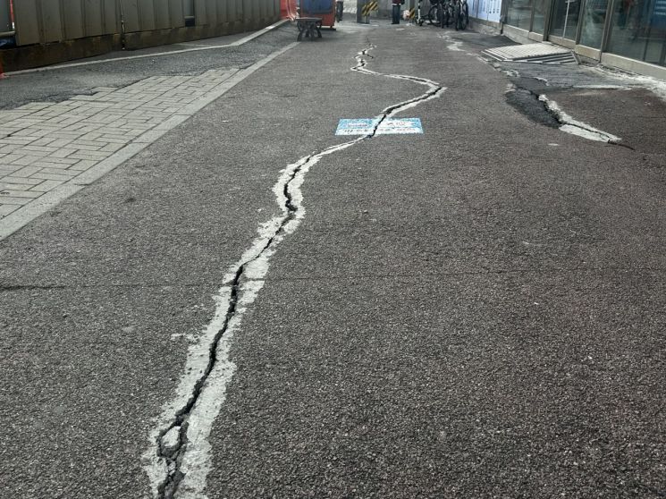 광주 도시철도 2호선 공사장 인근 도로 갈라짐…원인은?