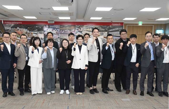 25일 홈플러스 본사에서 홈플러스 경영진과 한마음협의회 전사 위원이 참석한 가운데 전사 협의회가 진행됐다. 홈플러스 노사는 이 자리를 통해 회사 정상화를 위해 함께 노력할 것을 결의했다. (사진제공=홈플러스)