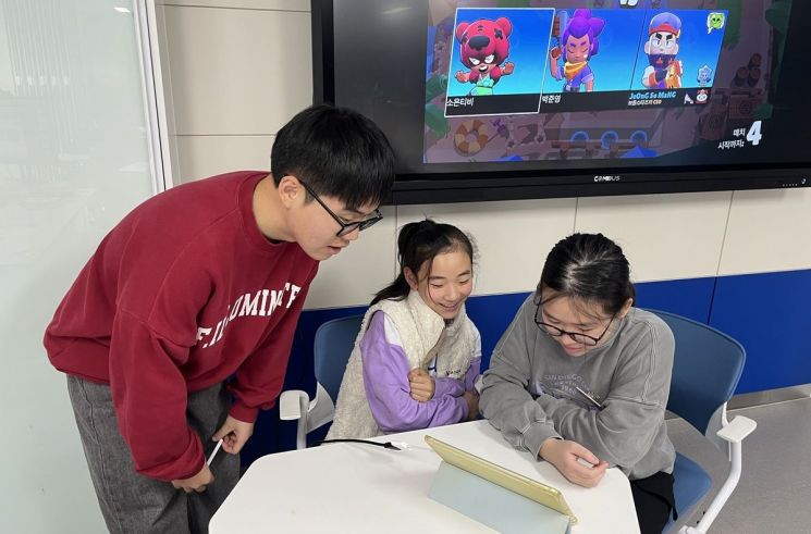 호남대학교 e스포츠산업학과가 최근 보성 복내 중학교에서 학과 전공특성을 살린 전공봉사 현장학습을 진행했다. 호남대학교 제공