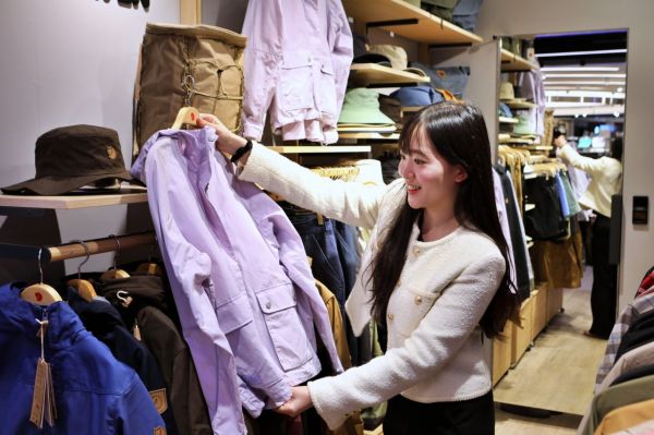Department Store Industry's Spring 'Simultaneous Sale'... Up to 70% Off on Clearance Items
