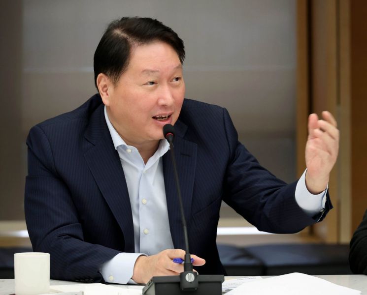 최태원 대한상공회의소 회장이 25일 서울 중구 대한상의에서 열린 취임 4주년 기자간담회에서 발언하고 있다.