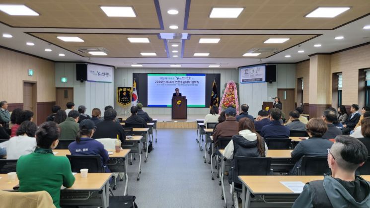 연천군이 지난 25일 농업기술센터에서 연천농업대학 제18기 입학식을 개최하고 있다. 연천군 제공