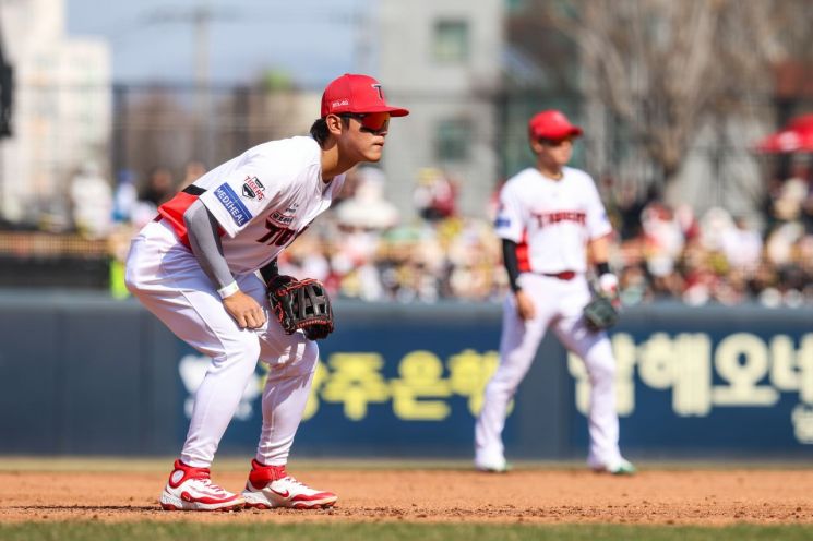 지난 22일 오후 광주 기아챔피언스필드에서 열린 2025 프로야구 개막전 NC다이노스와 KIA타이거즈의 경기에 출전한 기아 김도영 모습. 연합뉴스