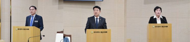 왼쪽부터 김영선, 김태완, 조영임 의원