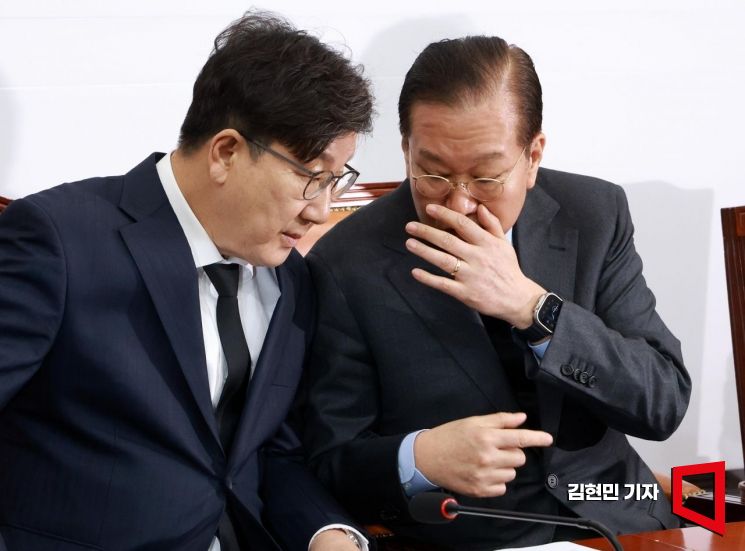 [포토] 대화하는 권영세-권성동