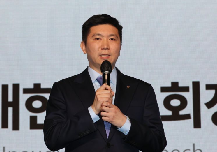 유승민 대한체육회장이 지난달 27일 서울 용산구 그랜드 하얏트 호텔에서 열린 제42대 대한체육회장 취임식에서 취임사를 하고 있다.   [사진 제공= 연합뉴스]