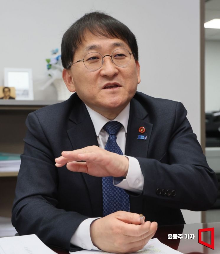 조국혁신당 차규근 의원이 국회 의원회관 의원실에서 아시아경제와 인터뷰를 하고 있다. 윤동주 기자