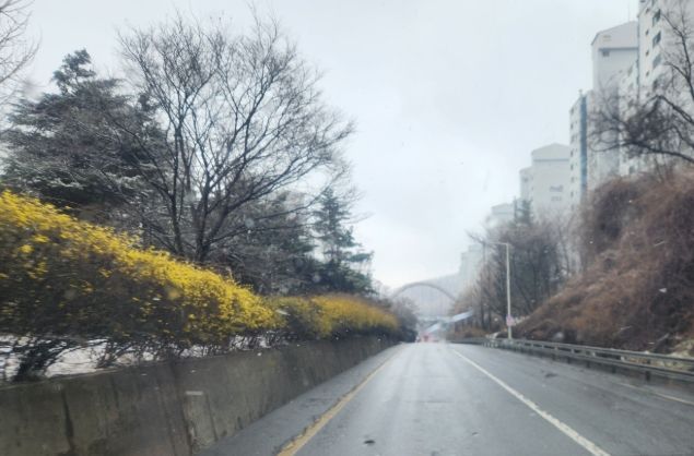 경기북부지역 '3월의 폭설'…기온 큰 폭으로 떨어져