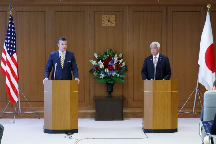 美日 국방 첫 대면회담…헤그세스 "日, 中침략 억제 필수파트너"