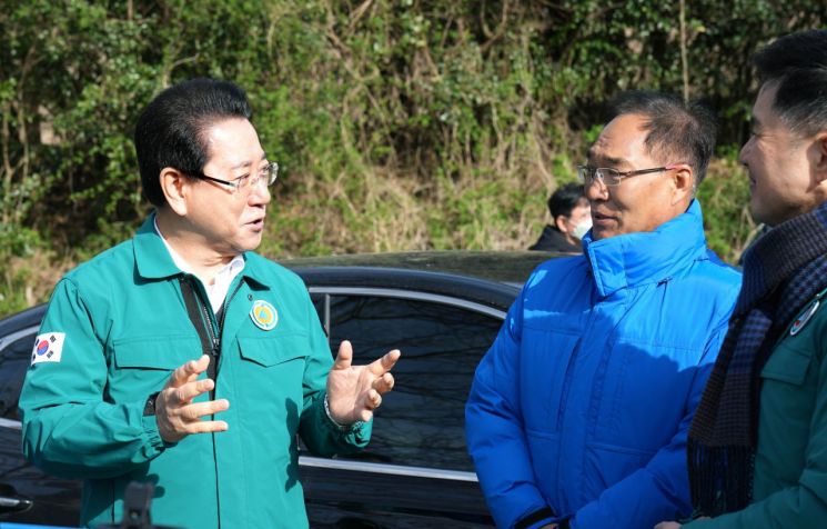 때아닌 물난리 마주한 장성군 농민들…김영록 지사 위로 