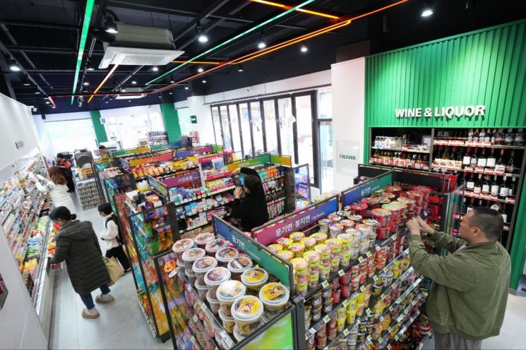 상권 분석하니 매출 4배 급증…세븐일레븐 '뉴웨이브' 가맹1호점 오픈