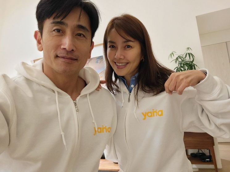 捐赠山火赈灾善款的夫妇 Cha Inpyo 与 Shin Aera