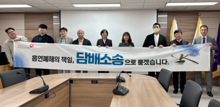 건보공단 부산진구지사가 진구 보건의료의약단체장과 건강보험 담배소송 지지를 결의하고 있다.