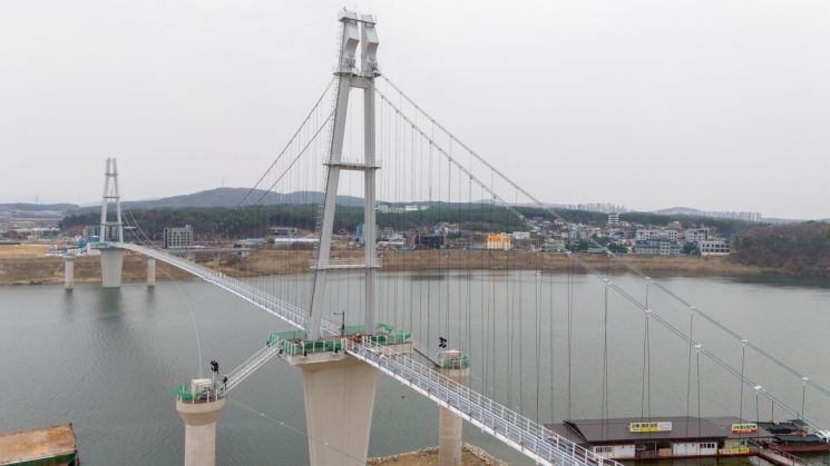 경기도, ‘여주 남한강 출렁다리’ 준공…여주 관광 르네상스 시대 기대