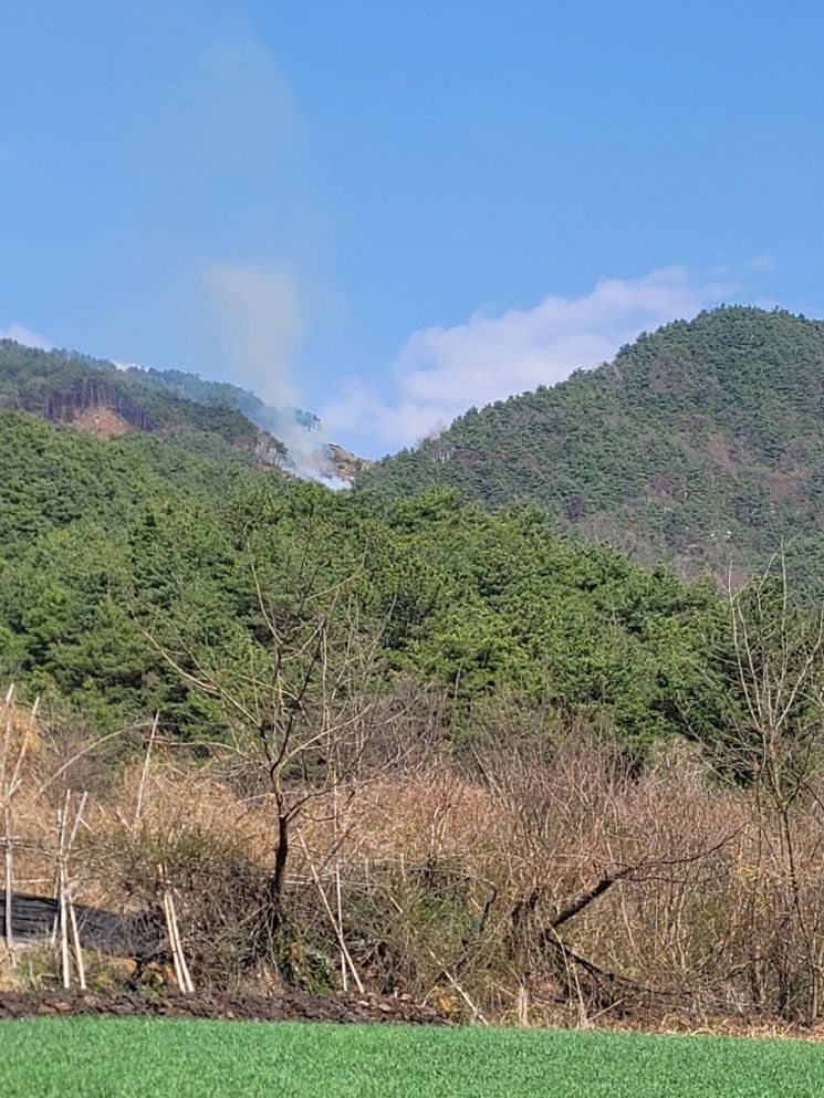 거창군 북상면서 산불 … 헬기 2대 등 투입해 진화 중