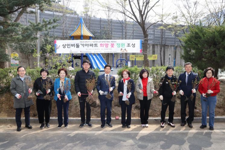 대구도시공사, 상인비둘기 아파트에 '희망 꽃 정원' 조성…연산홍·맥문동 7400포기 식재 