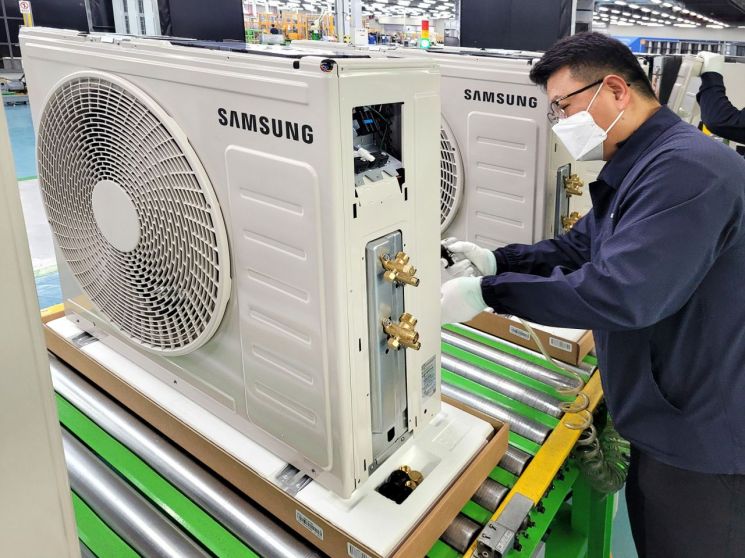 "역대급 폭염 온다" 삼성전자, 에어컨 생산라인 풀가동