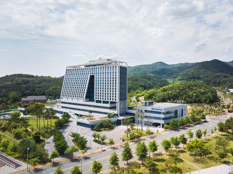 한국지능정보진흥원, 신입직원 47명 채용…정규직·무기계약직 18명, 인턴 15명