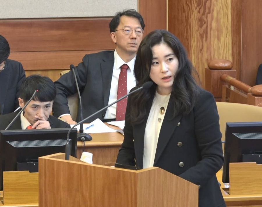 윤석열 대통령측 대리인단 김계리 변호사가 25일 서울 종로구 헌법재판소에서 열린 윤석열 대통령 탄핵심판 11차 변론에서 피청구인 변론을 하고 있다.헌법재판소 제공
