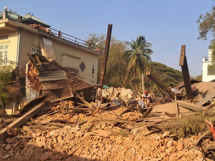 "미얀마 간 中 구조대, 언어장벽 딥시크로 극복" 