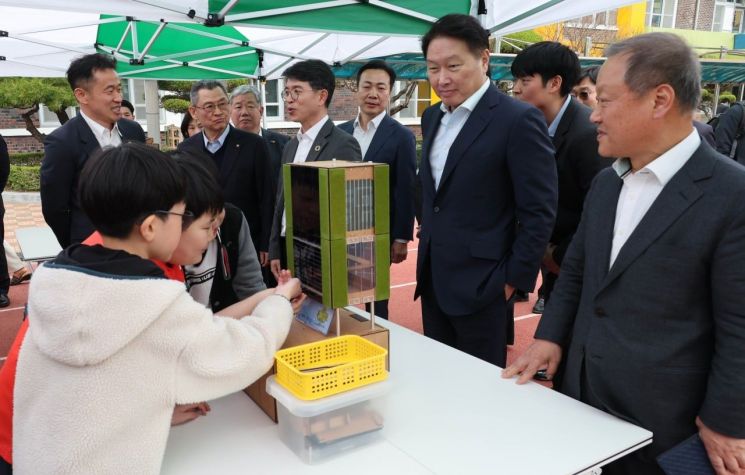 "기후 위기, 기업이 나서야"…한화·코오롱·대한상의 '친환경 교육' 위해 뭉쳤다