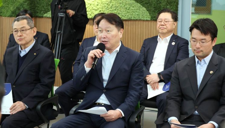 "기후 위기, 기업이 나서야"…한화·코오롱·대한상의 '친환경 교육' 위해 뭉쳤다