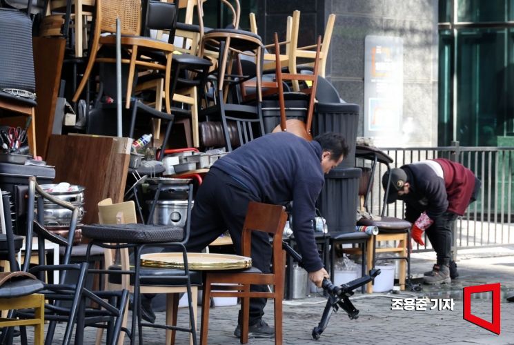 폐업 점포의 중고 물품이 모이는 서울 중구 황학동 주방거리