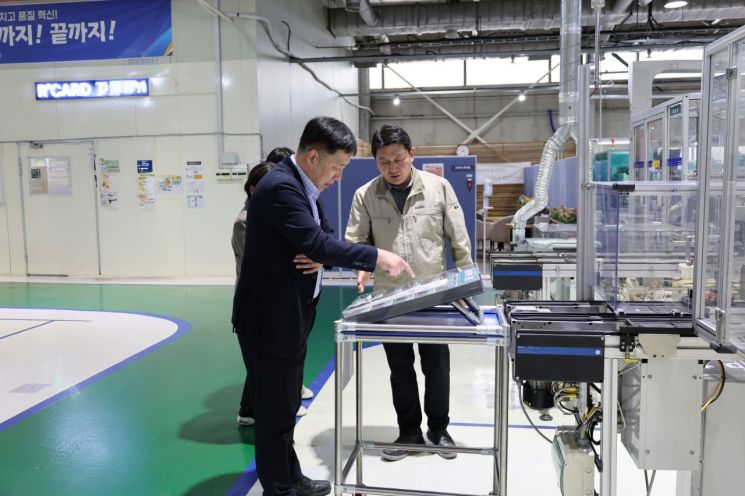 김영신 기정원장, '스마트공장 수준 확인 1호' 현장 방문