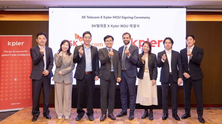 SKT, 글로벌 데이터 기업과 손잡고 '기업용 AI' 키운다