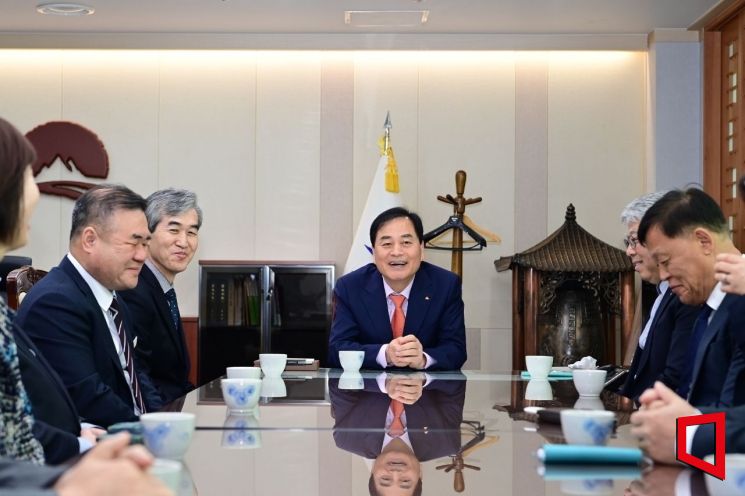 배낙호 김천시장 취임… “소통·정의·미래 준비하는 시장 되겠다”