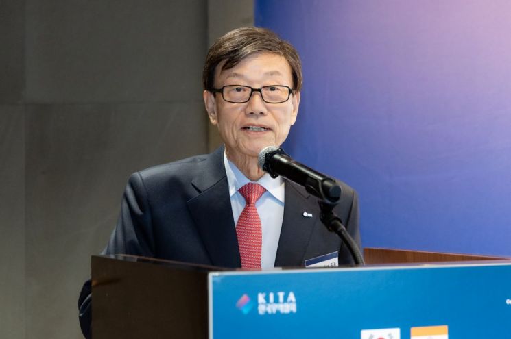 무협, 집중호우 피해 복구 성금 5억원 전달