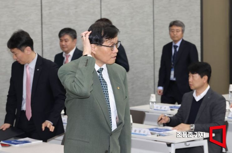 [포토] 한은-한국금융연구원 컨퍼런스 참석하는 이창용 총재