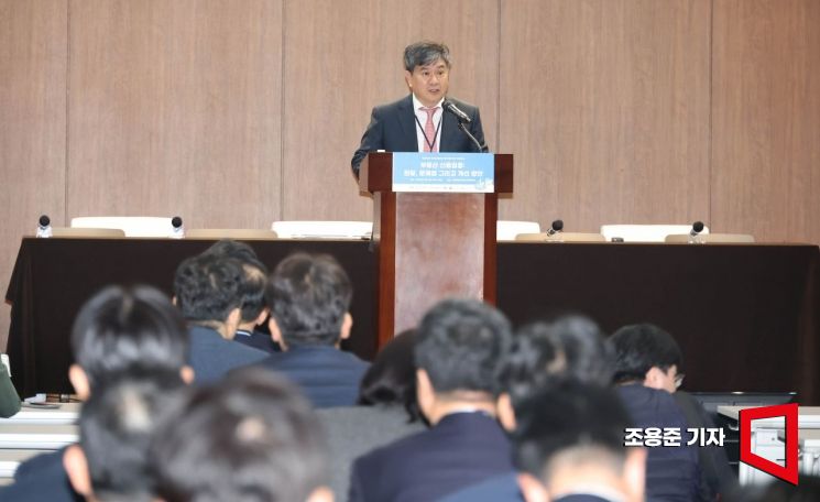 [포토] 개회사 하는 이항용 한국금융연구원장