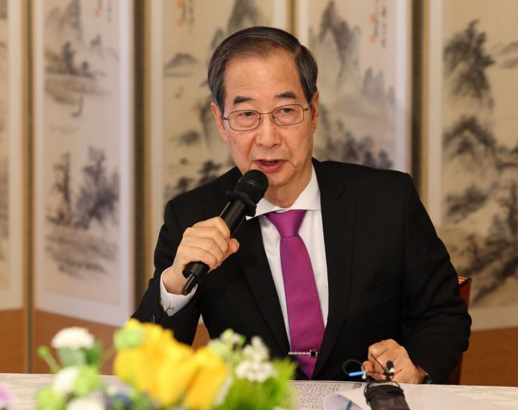 韓대행 "자동차 긴급 지원책 내주 발표…정치권 협조 절실"