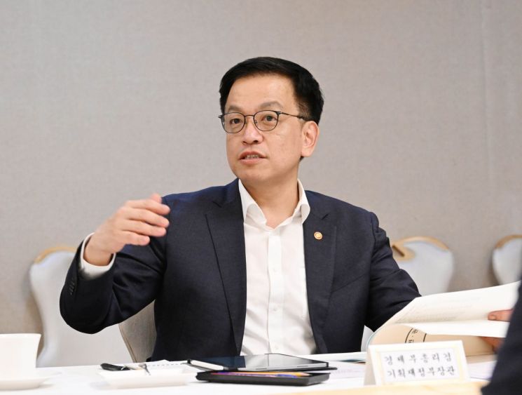 최상목 "통상·민생 추경 필요…국회와 긴밀히 소통"