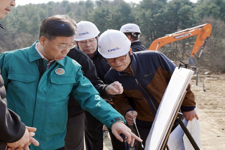 신상진 성남시장, 율동 오토캠핑장 조성공사 현장 점검